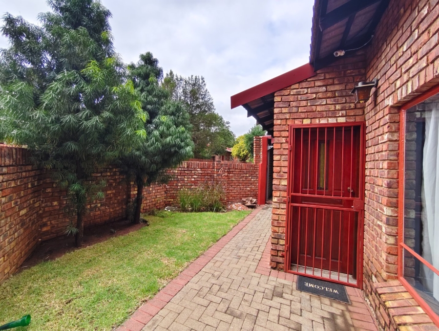 2 Bedroom Property for Sale in Langenhovenpark Free State